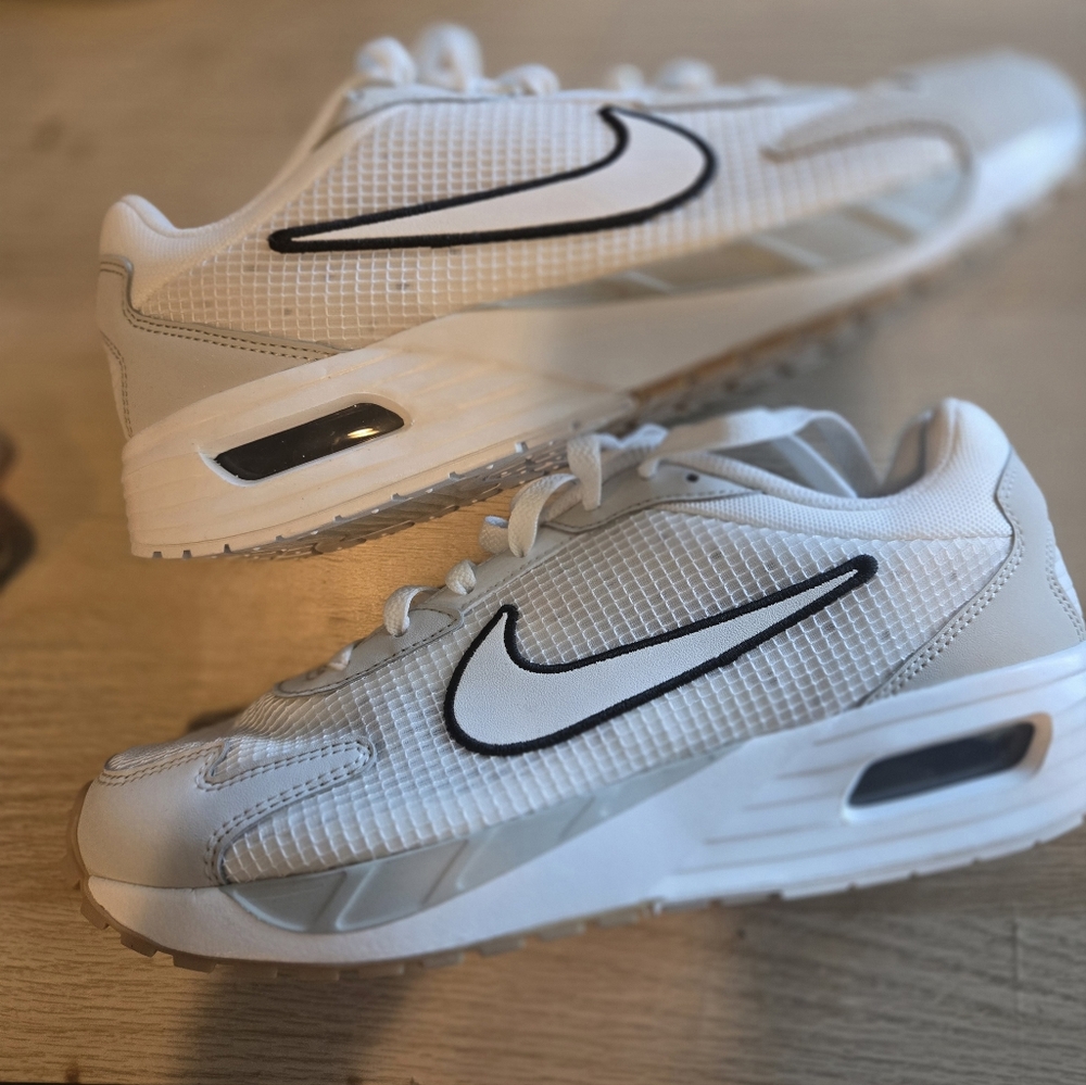 Nike Air Max Solo White and Gray Womens 9.5/Men 8 New